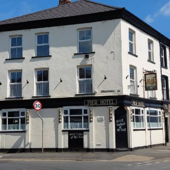 Pier Hotel in Withernsea